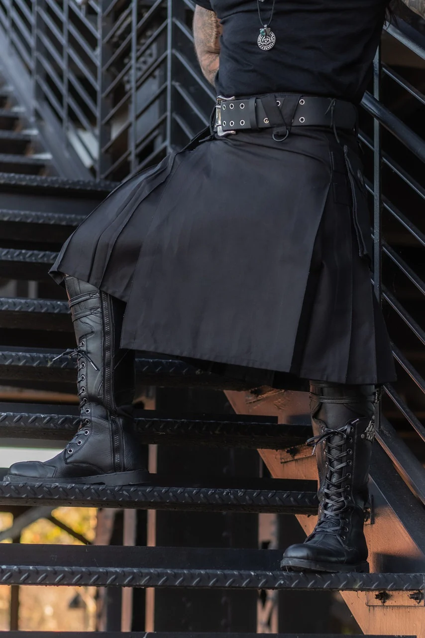 Versatta Cargo Kilt - Black - Image 3