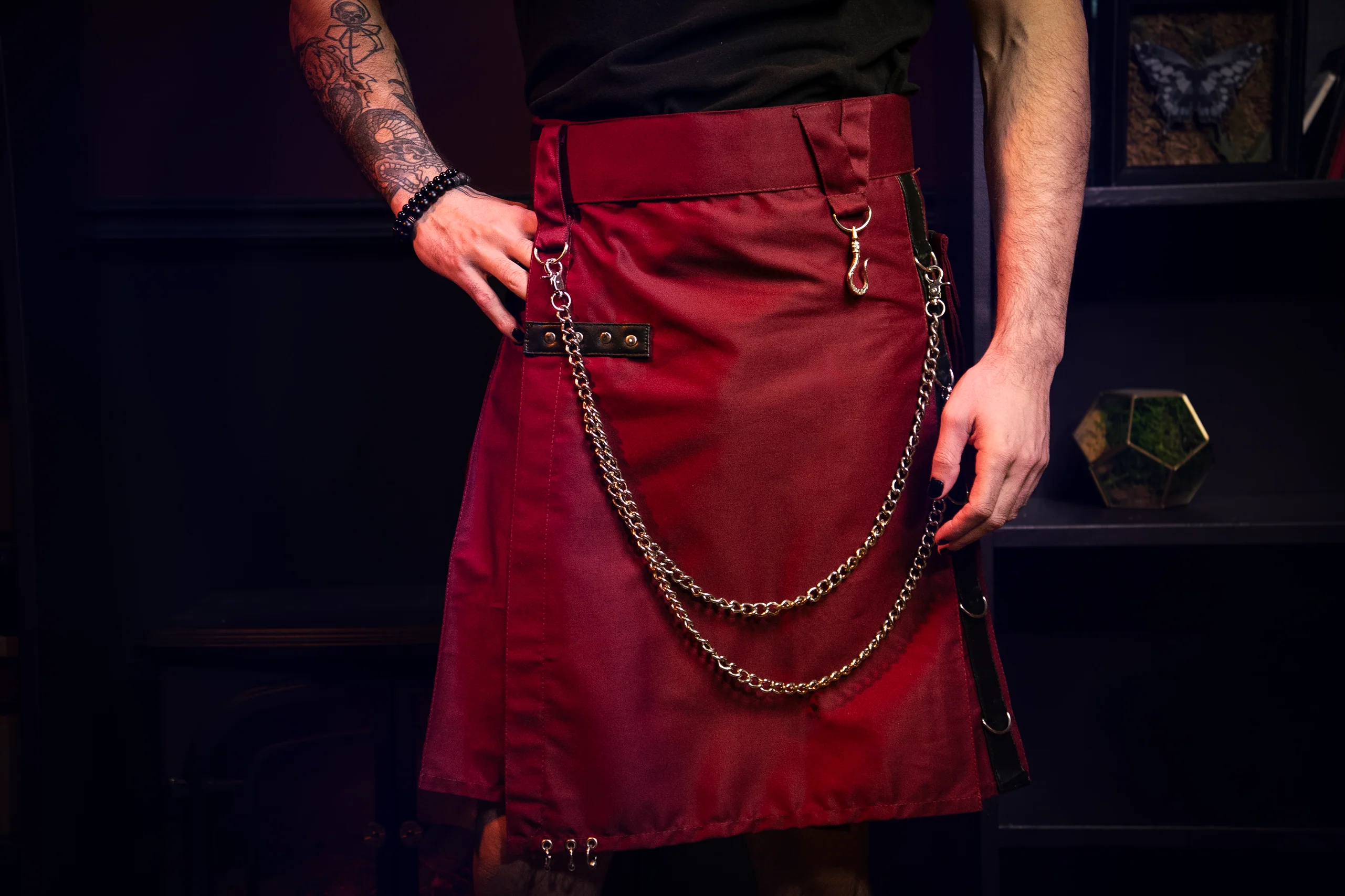 Versatta Gothic Cargo Kilt - Burgundy - Image 3