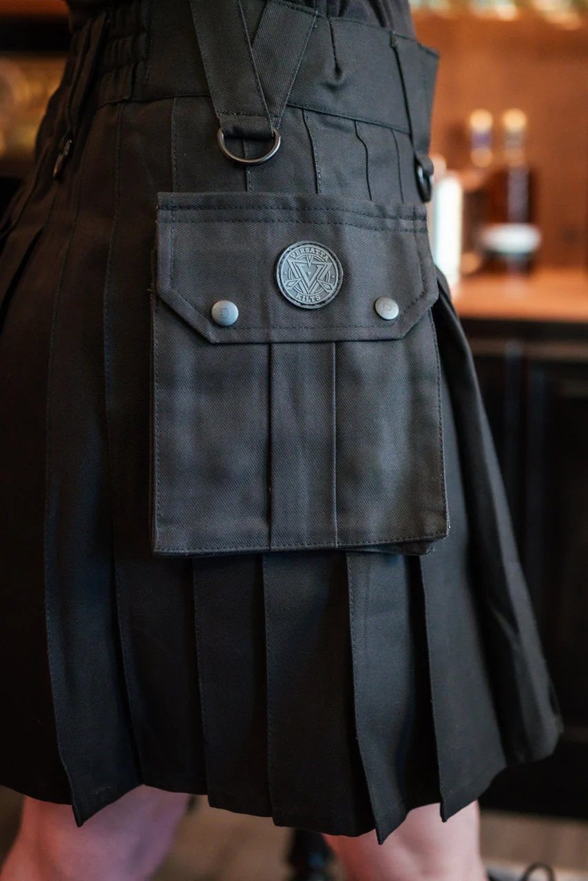 Versatta Knee-Length Cargo Kilt - Black - Image 4